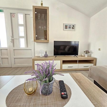 Apartment Vip Pirovac Eksteriør bilde