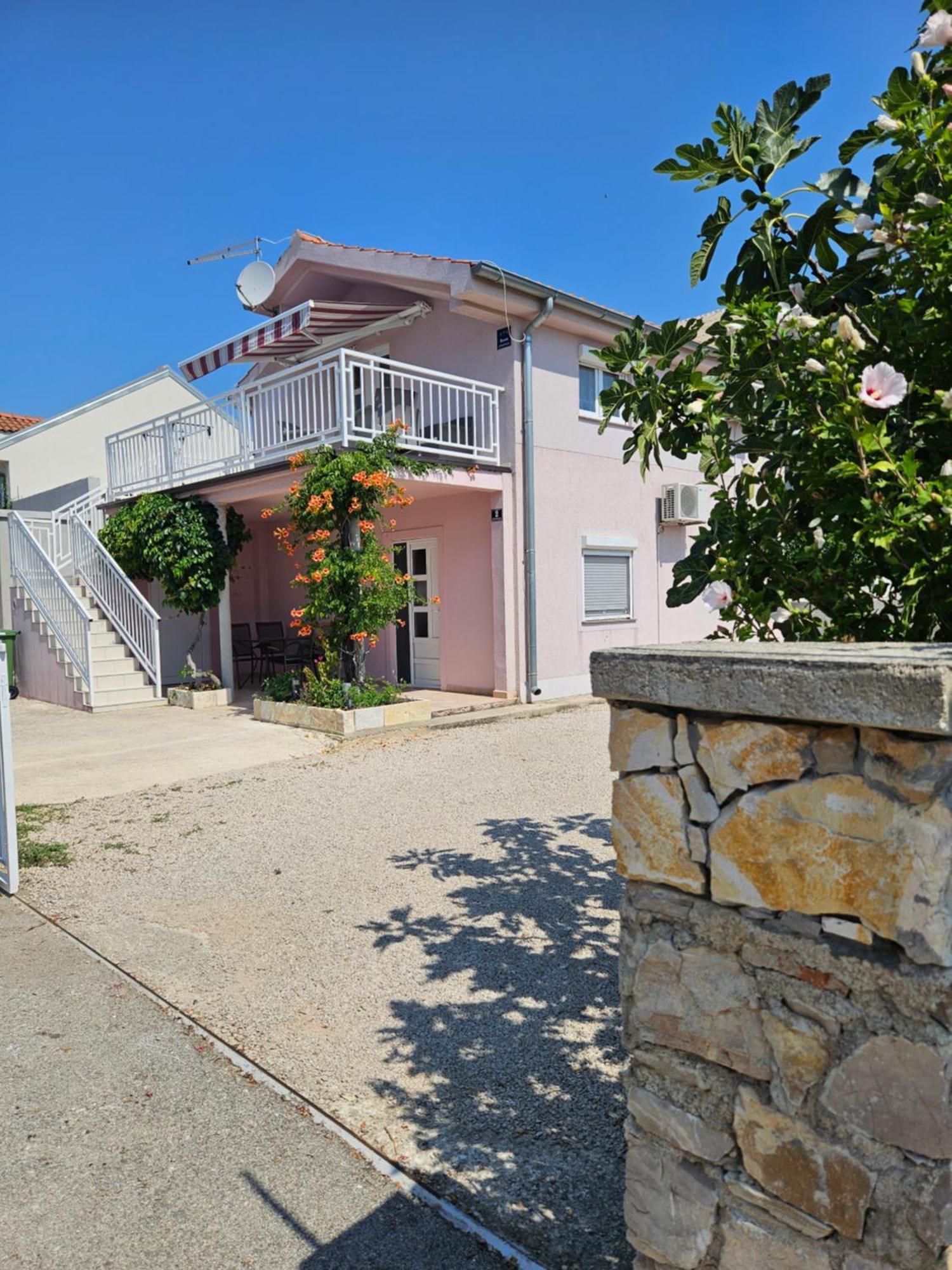Apartment Vip Pirovac Eksteriør bilde